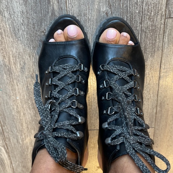 Black sandals with heels - Picture 4 of 5